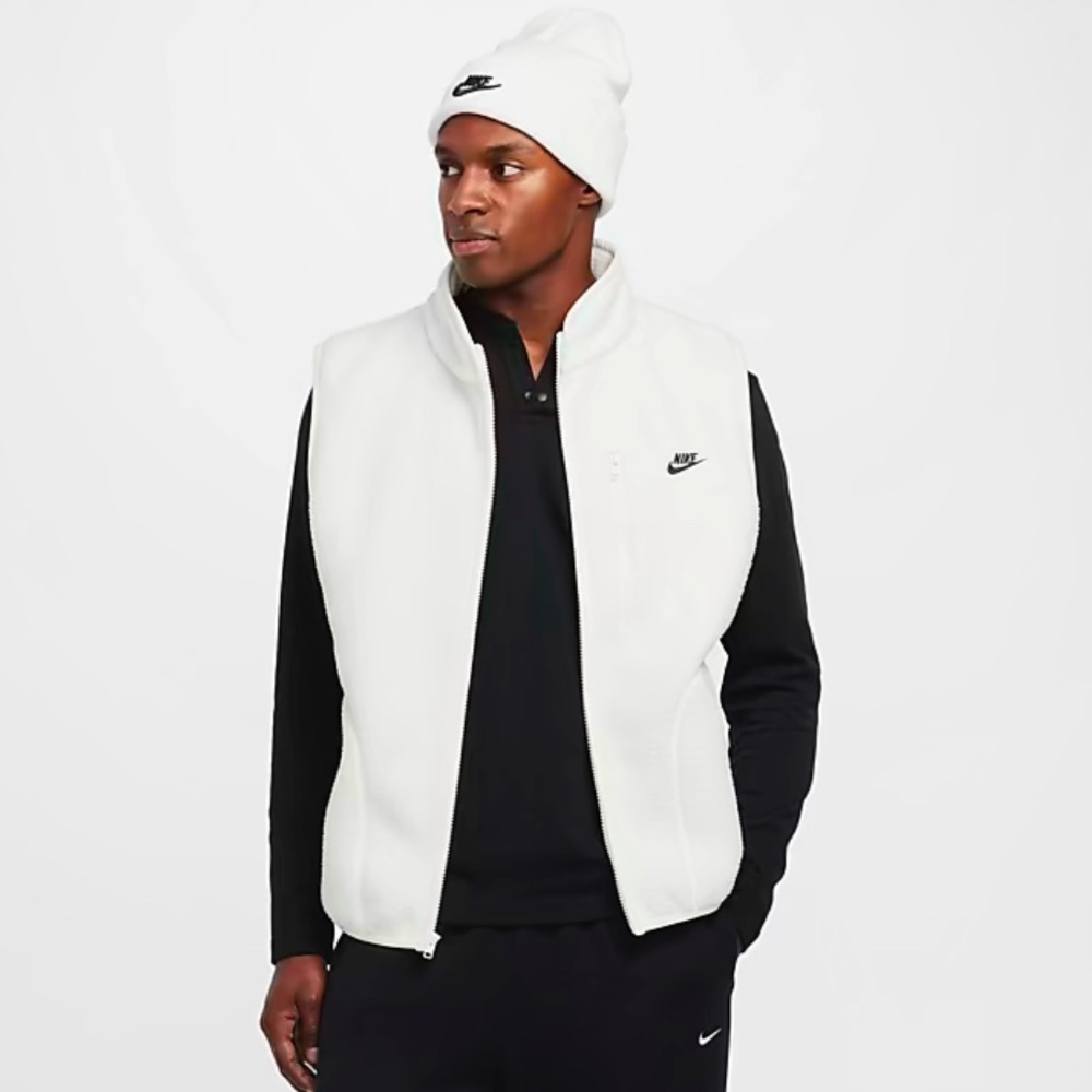 NWT Nike Sportswear Club
Men's Winterized Vest